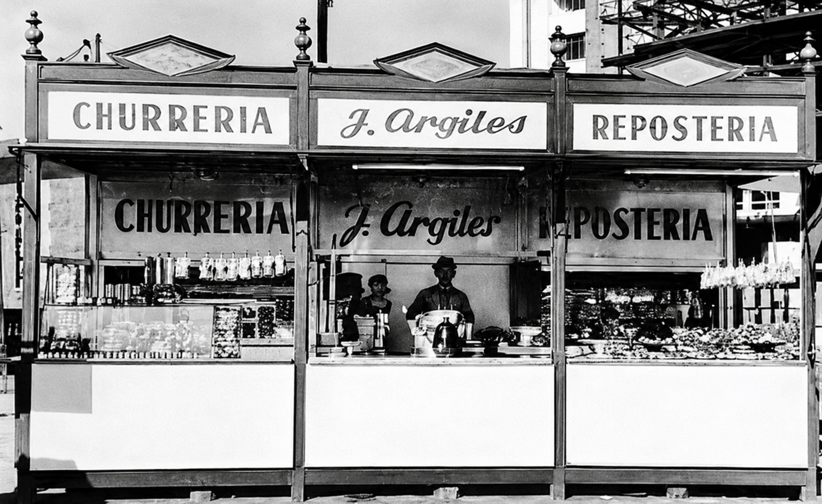 Fotografía histórica original de la Churrería y Repostería J. Argilés